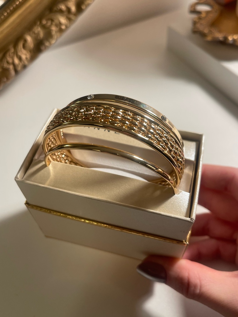BRAND NEW ✨ Elegant Gold-Tone 3 piece bangle set